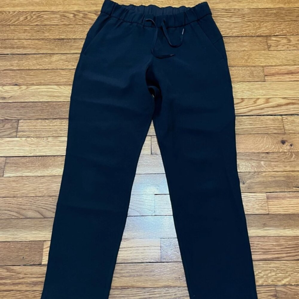 Lululemon Black Straight Leg Stretch Pants – Sz 6 – Athletic Fit